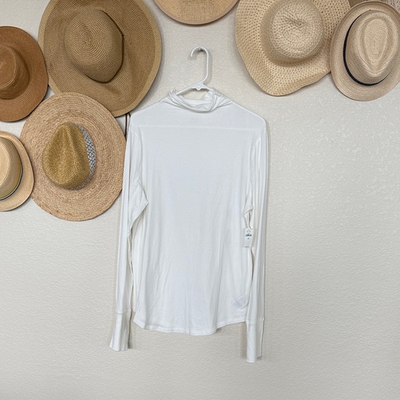 GAP Tops - GAP Classic White Long Sleeve Feather Turtleneck Women's Top, Size XL Tall